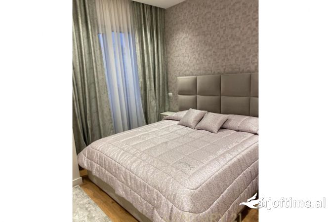 Shtepi ne shitje Apartament ne Tirane, 3+1, Mobilimi E mobiluar, Pagesa 385,000  Euro.