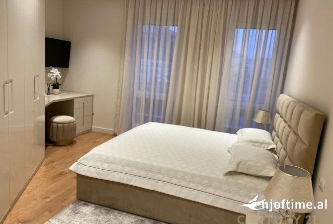 Shtepi ne shitje Apartament ne Tirane, 3+1, Mobilimi E mobiluar, Pagesa 385,000  Euro.