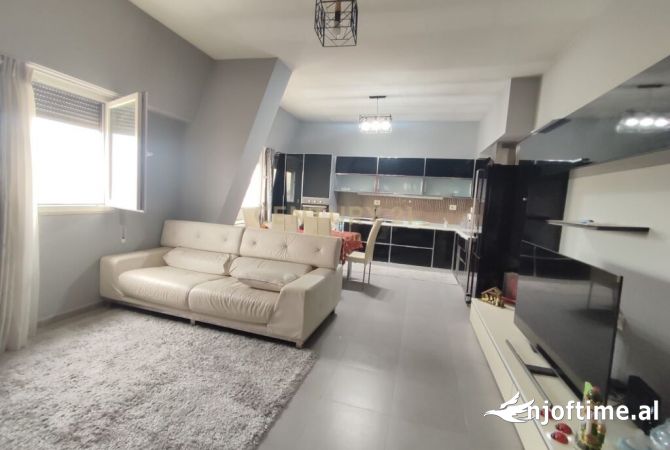 Shtepi ne shitje Apartament ne Tirane, 2+1, Mobilimi E mobiluar, Pagesa 210,000  Euro.