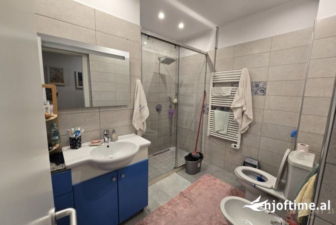 Shtepi ne shitje Apartament ne Tirane, 3+1, Mobilimi E mobiluar, Pagesa 210,000  Euro.