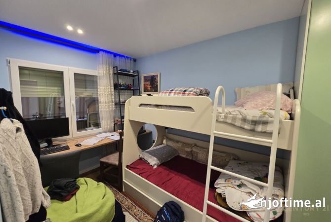 Shtepi ne shitje Apartament ne Tirane, 3+1, Mobilimi E mobiluar, Pagesa 210,000  Euro.