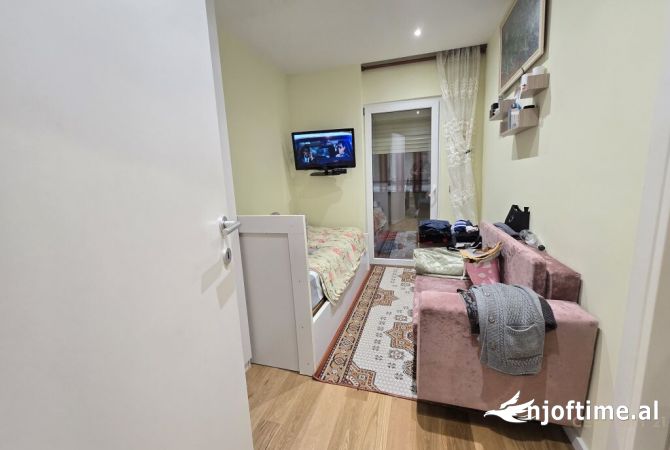 Shtepi ne shitje Apartament ne Tirane, 3+1, Mobilimi E mobiluar, Pagesa 210,000  Euro.