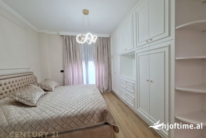 Shtepi me qera Apartament ne Tirane, 3+1, Mobilimi E mobiluar, Pagesa 2,400  Euro.