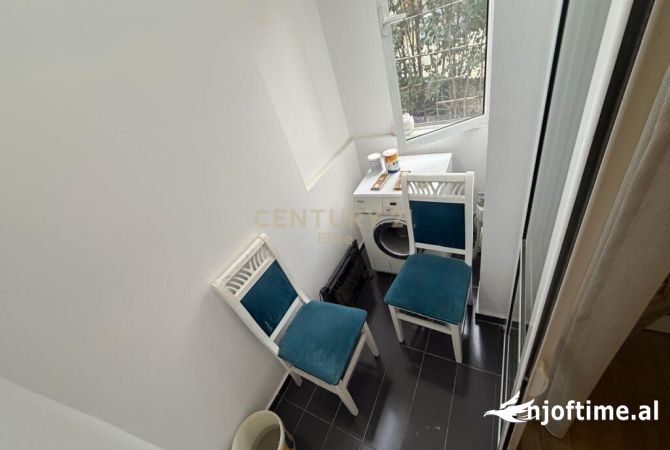 Shtepi ne shitje Apartament ne Tirane, Garsoniere, Mobilimi E mobiluar, Pagesa 97,800  Euro.