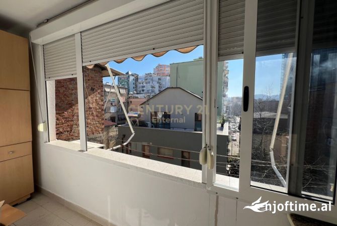 Shtepi me qera Apartament ne Tirane, 2+1, Mobilimi E mobiluar, Pagesa 600  Euro.