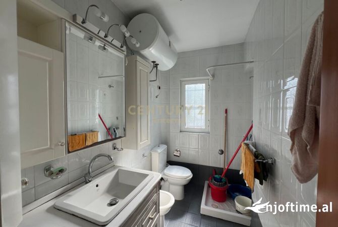 Shtepi me qera Apartament ne Tirane, 2+1, Mobilimi E mobiluar, Pagesa 600  Euro.