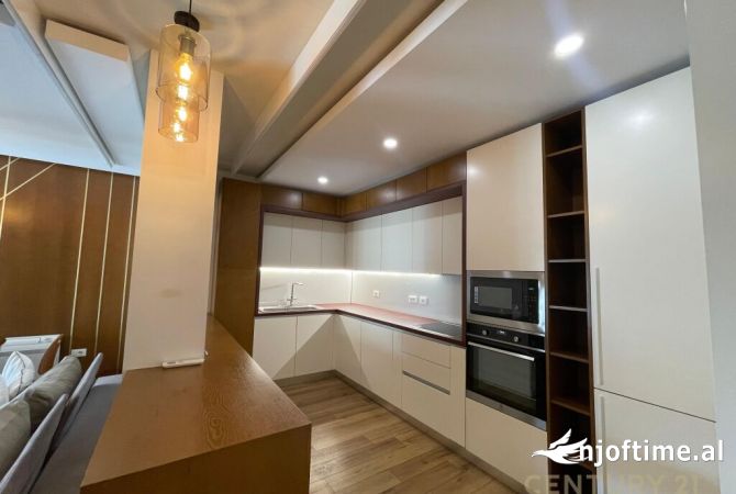 Shtepi me qera 2+1 ne Tirane - 1,800 Euro