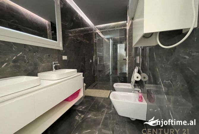 Shtepi me qera Apartament ne Tirane, 2+1, Mobilimi E mobiluar, Pagesa 1,800  Euro.