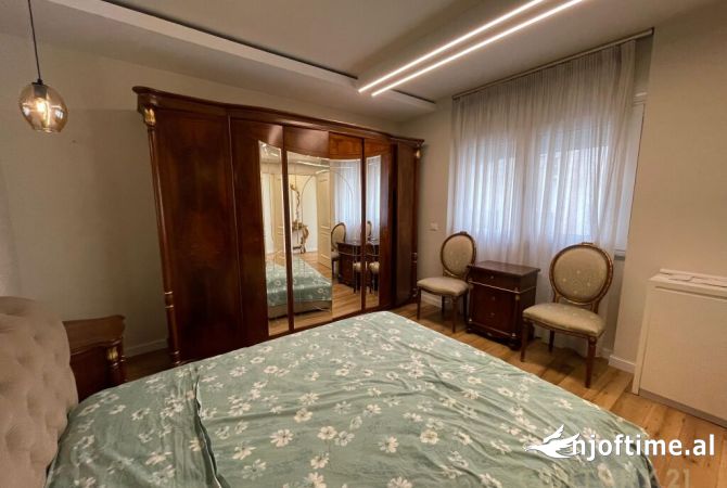 Shtepi me qera Apartament ne Tirane, 2+1, Mobilimi E mobiluar, Pagesa 1,800  Euro.