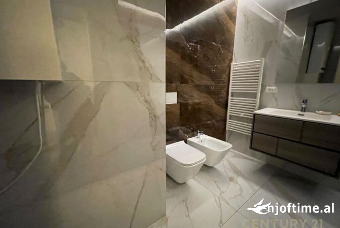 Shtepi me qera Apartament ne Tirane, 2+1, Mobilimi E mobiluar, Pagesa 1,800  Euro.