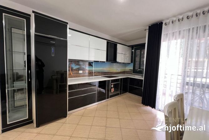 Shtepi me qera Apartament ne Tirane, 1+1, Mobilimi E mobiluar, Pagesa 450  Euro.
