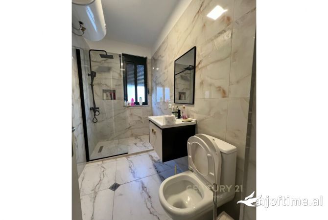 Shtepi me qera Apartament ne Tirane, 1+1, Mobilimi E mobiluar, Pagesa 450  Euro.