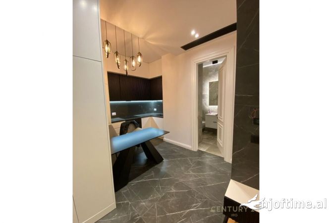 Shtepi me qera Apartament ne Tirane, 1+1, Mobilimi E mobiluar, Pagesa 1,000  Euro.