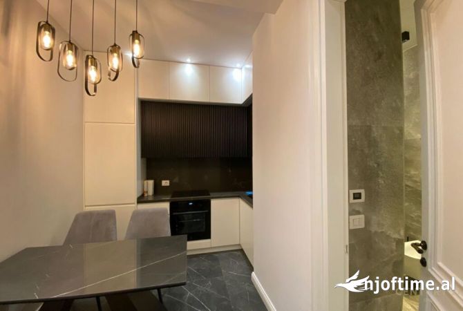 Shtepi me qera Apartament ne Tirane, 1+1, Mobilimi E mobiluar, Pagesa 1,000  Euro.