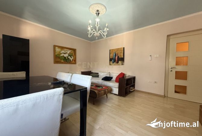 Shtepi me qera Apartament ne Tirane, 2+1, Mobilimi E mobiluar, Pagesa 600  Euro.