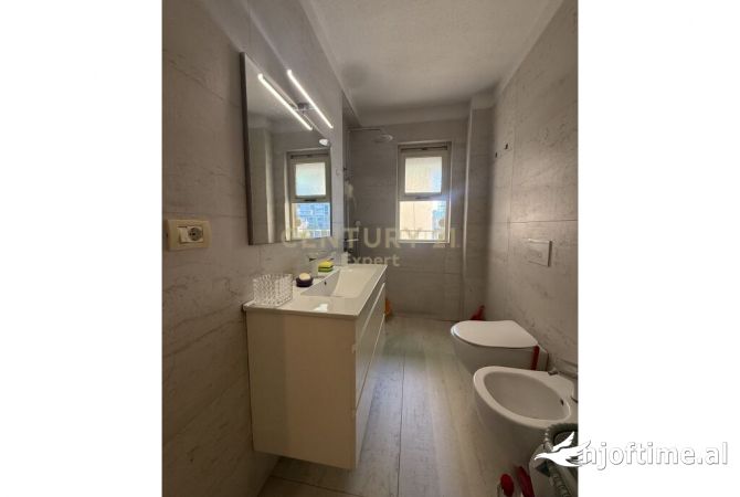 Shtepi me qera Apartament ne Tirane, 2+1, Mobilimi E mobiluar, Pagesa 600  Euro.