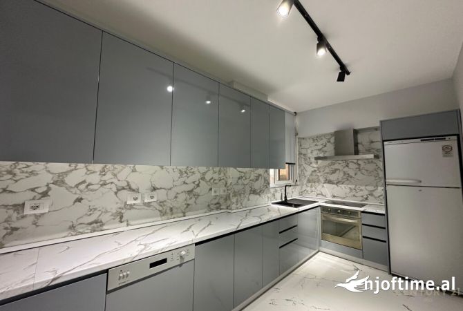 Shtepi me qera Apartament ne Tirane, 2+1, Mobilimi E mobiluar, Pagesa 850  Euro.