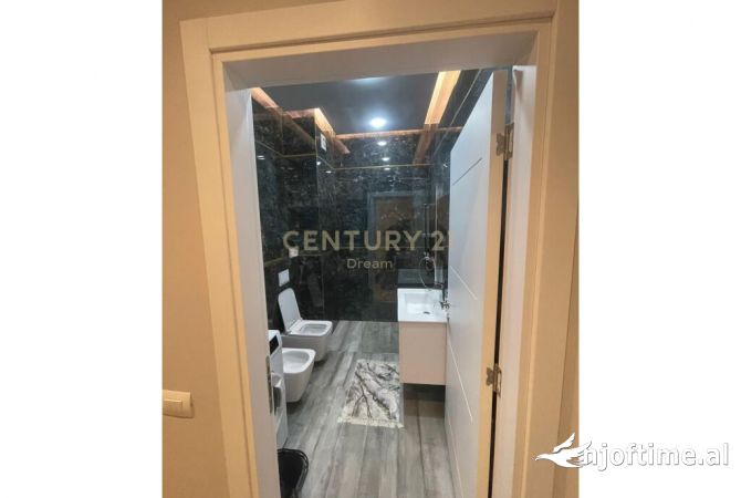 Shtepi me qera Apartament ne Tirane, 2+1, Mobilimi E mobiluar, Pagesa 800  Euro.