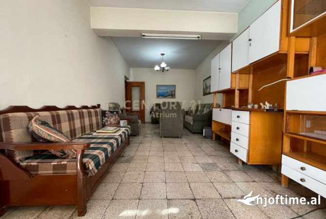 Shtepi ne shitje Apartament ne Tirane, 2+1, Mobilimi Bosh, pa mobiluar, Pagesa 124,000  Euro.