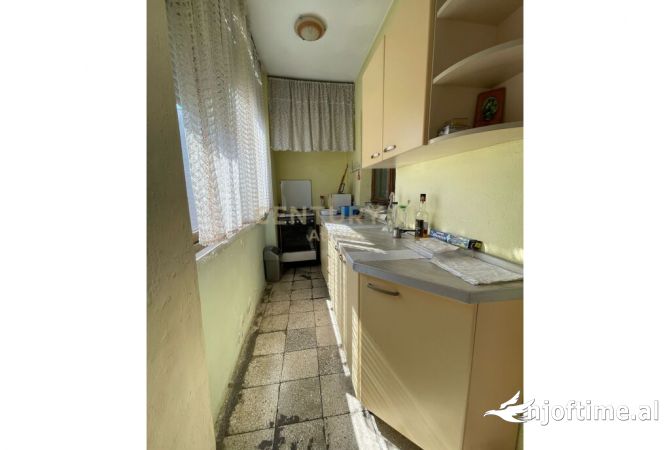 Shtepi ne shitje Apartament ne Tirane, 2+1, Mobilimi Bosh, pa mobiluar, Pagesa 124,000  Euro.