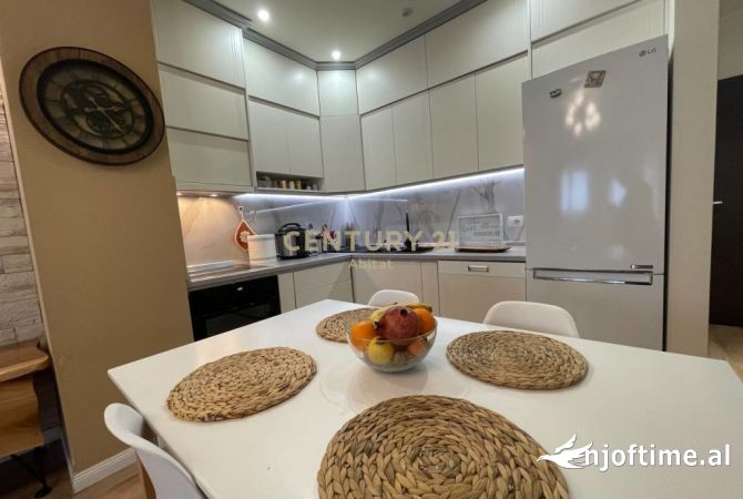 Shtepi ne shitje Apartament ne Tirane, 2+1, Mobilimi E mobiluar, Pagesa 225,000  Euro.