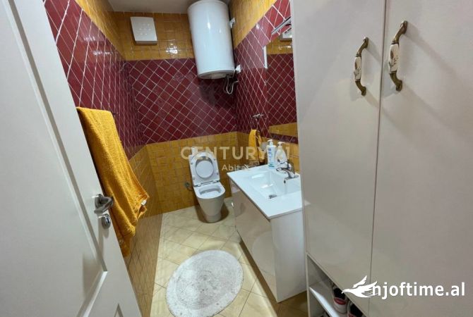 Shtepi ne shitje Apartament ne Tirane, 2+1, Mobilimi E mobiluar, Pagesa 225,000  Euro.
