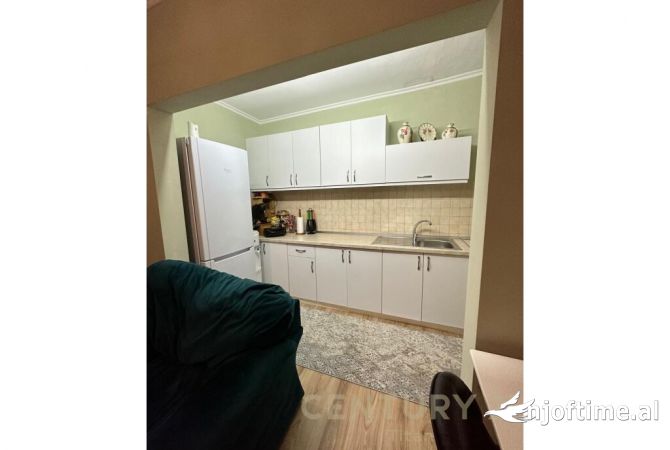 Shtepi ne shitje Apartament ne Tirane, 1+1, Mobilimi E mobiluar, Pagesa 120,000  Euro.