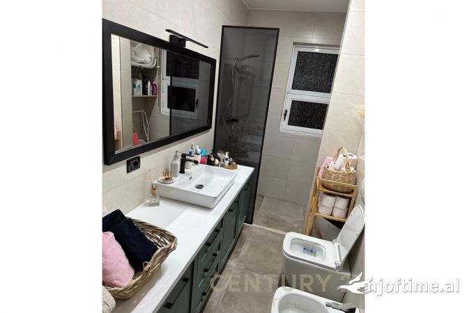 Shtepi ne shitje Apartament ne Tirane, 1+1, Mobilimi E mobiluar, Pagesa 120,000  Euro.