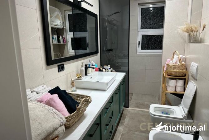Shtepi ne shitje Apartament ne Tirane, 1+1, Mobilimi E mobiluar, Pagesa 120,000  Euro.