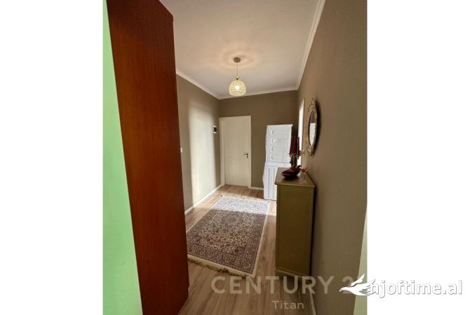 Shtepi ne shitje Apartament ne Tirane, 1+1, Mobilimi E mobiluar, Pagesa 120,000  Euro.