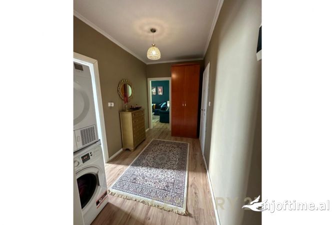 Shtepi ne shitje Apartament ne Tirane, 1+1, Mobilimi E mobiluar, Pagesa 120,000  Euro.