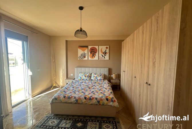 Shtepi ne shitje Apartament ne Tirane, 2+1, Mobilimi E mobiluar, Pagesa 279,000  Euro.