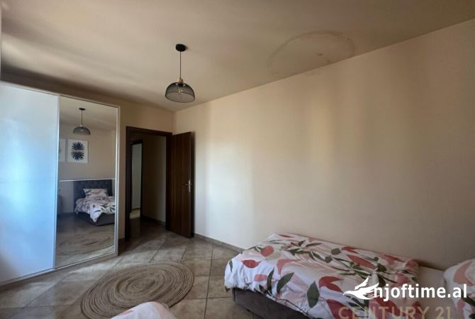 Shtepi ne shitje Apartament ne Tirane, 2+1, Mobilimi E mobiluar, Pagesa 279,000  Euro.