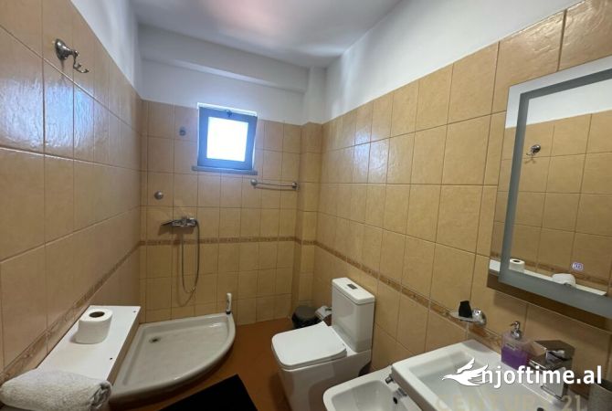 Shtepi ne shitje Apartament ne Tirane, 2+1, Mobilimi E mobiluar, Pagesa 279,000  Euro.