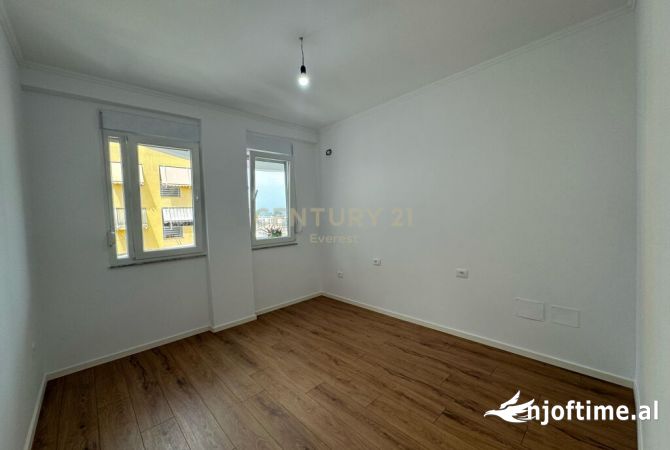 Shtepi ne shitje Apartament ne Tirane, 2+1, Mobilimi Bosh, pa mobiluar, Pagesa 210,000  Euro.