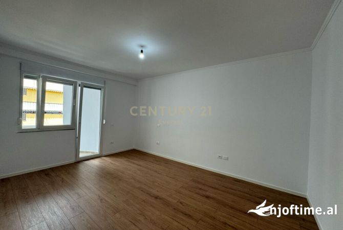 Shtepi ne shitje Apartament ne Tirane, 2+1, Mobilimi Bosh, pa mobiluar, Pagesa 210,000  Euro.
