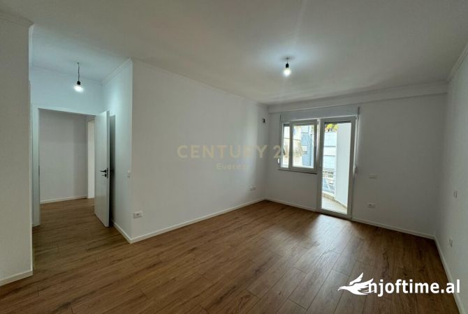 Shtepi ne shitje Apartament ne Tirane, 2+1, Mobilimi Bosh, pa mobiluar, Pagesa 210,000  Euro.