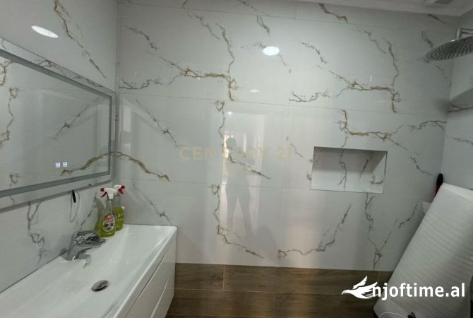 Shtepi ne shitje Apartament ne Tirane, 2+1, Mobilimi Bosh, pa mobiluar, Pagesa 210,000  Euro.