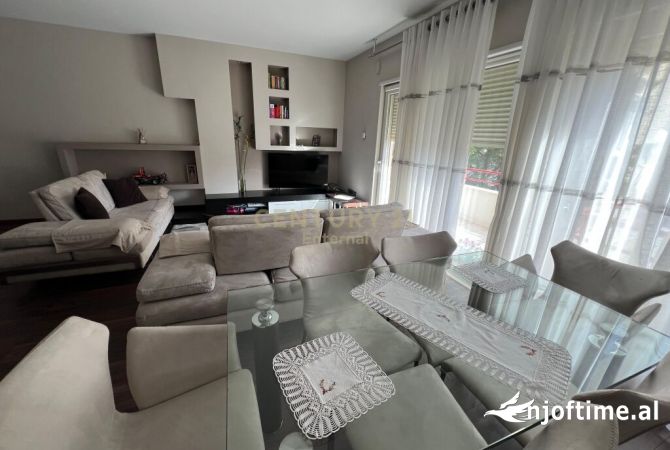 Shtepi me qera 2+1 ne Tirane - 900 Euro