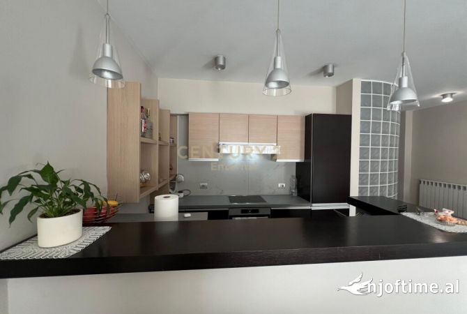 Shtepi me qera 2+1 ne Tirane - 900 Euro