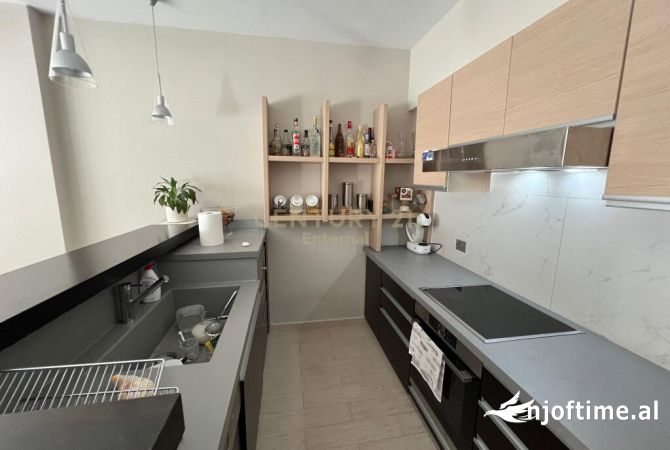 Shtepi me qera Apartament ne Tirane, 2+1, Mobilimi E mobiluar, Pagesa 900  Euro.