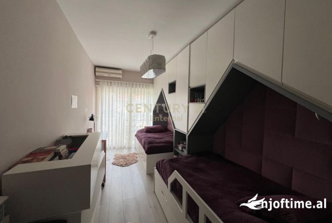 Shtepi me qera Apartament ne Tirane, 2+1, Mobilimi E mobiluar, Pagesa 900  Euro.