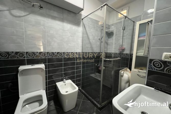 Shtepi me qera Apartament ne Tirane, 2+1, Mobilimi E mobiluar, Pagesa 900  Euro.