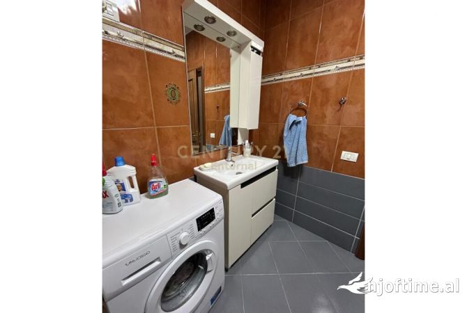Shtepi me qera Apartament ne Tirane, 1+1, Mobilimi E mobiluar, Pagesa 950  Euro.