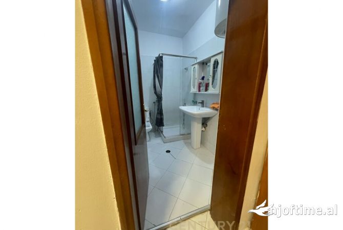 Shtepi me qera Apartament ne Tirane, 2+1, Mobilimi E mobiluar, Pagesa 550  Euro.