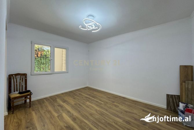 Shtepi ne shitje Apartament ne Tirane, 2+1, Mobilimi Bosh, pa mobiluar, Pagesa 128,000  Euro.