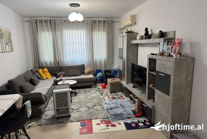 Shtepi me qera 2+1 ne Tirane - 500 Euro