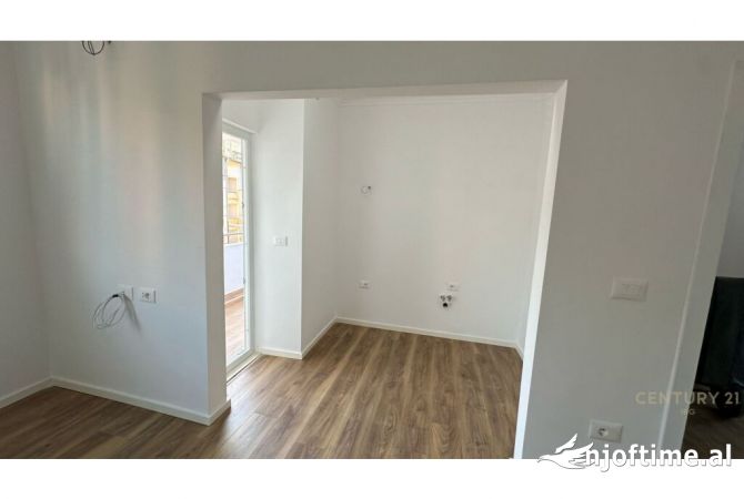Shtepi ne shitje Apartament ne Tirane, 2+1, Mobilimi Bosh, pa mobiluar, Pagesa 148,000  Euro.