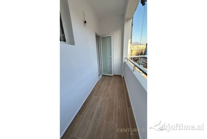 Shtepi ne shitje Apartament ne Tirane, 2+1, Mobilimi Bosh, pa mobiluar, Pagesa 148,000  Euro.