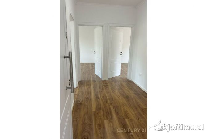 Shtepi ne shitje Apartament ne Tirane, 2+1, Mobilimi Bosh, pa mobiluar, Pagesa 148,000  Euro.